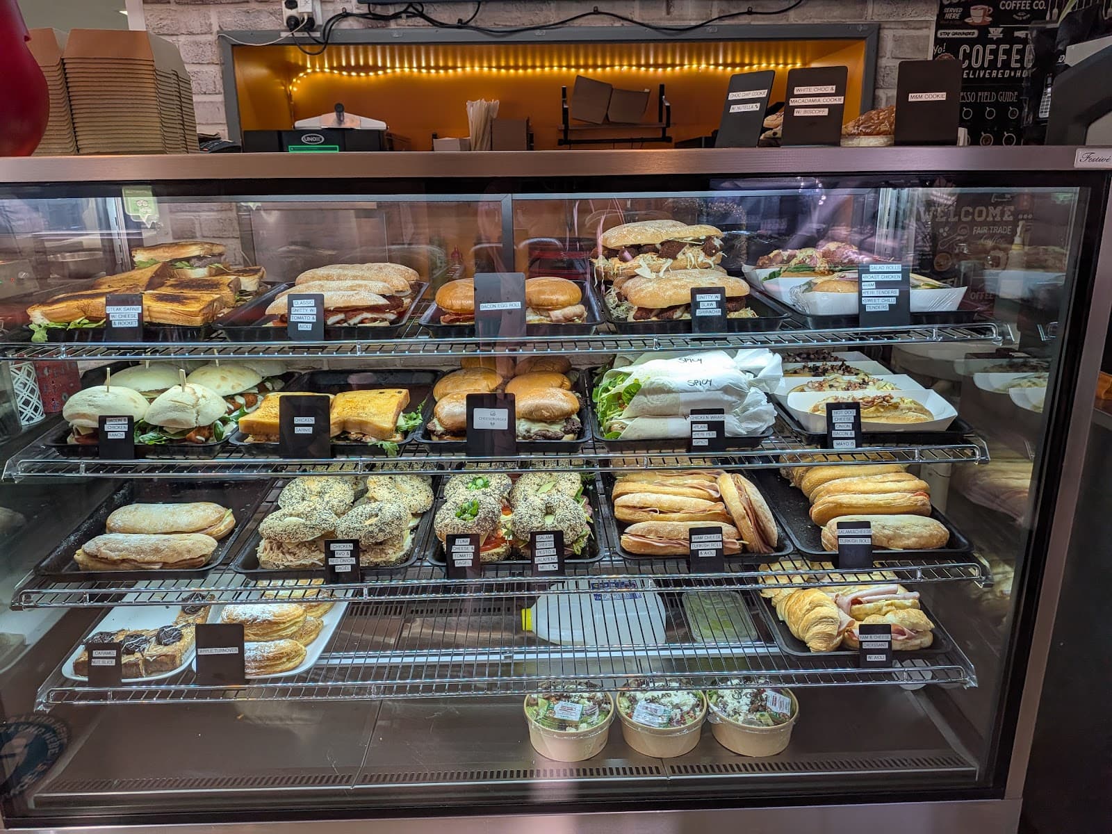 Tommos Pies — Mindil Beach, Darwin