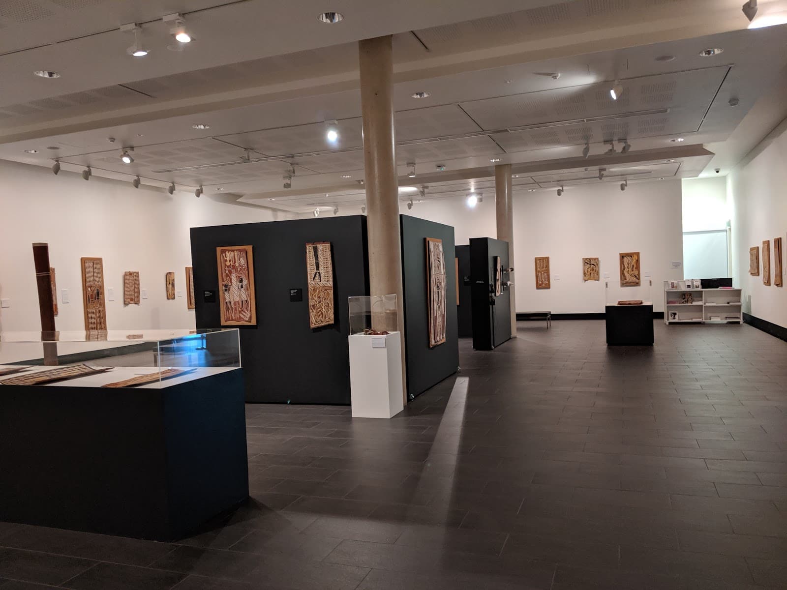 Midpul Art Gallery — Mindil Beach, Darwin