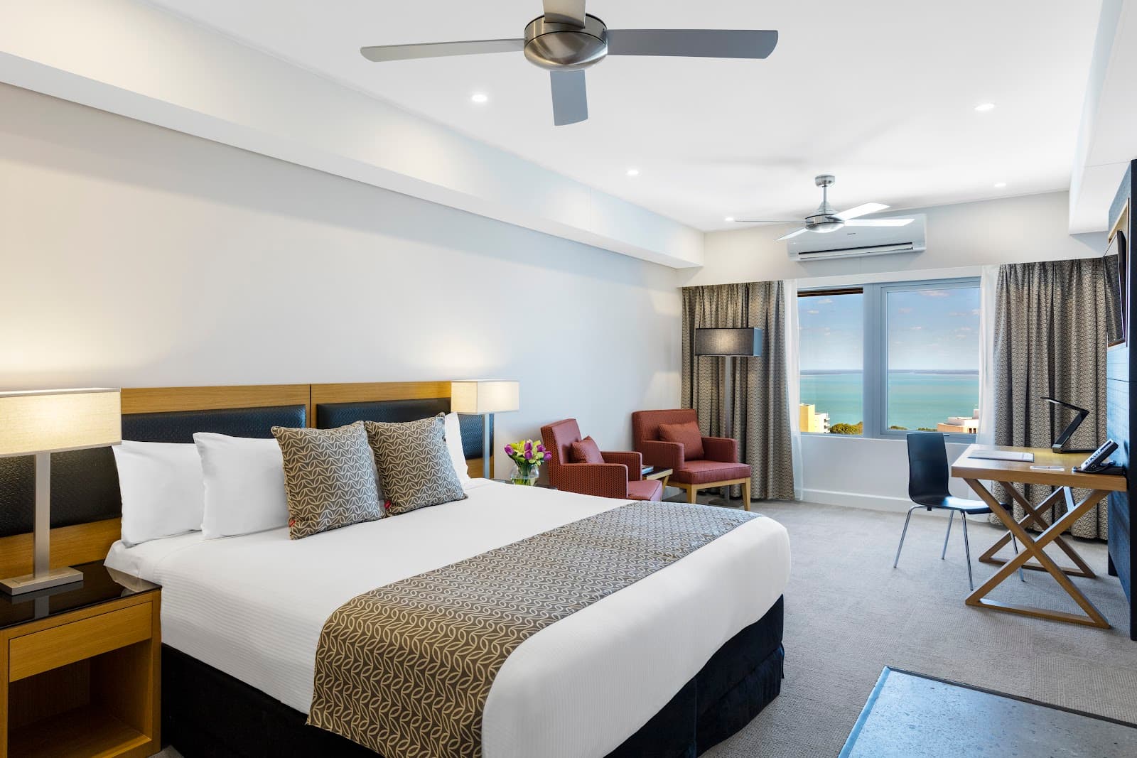 Oaks Darwin Elan Hotel — Waterfront, Darwin